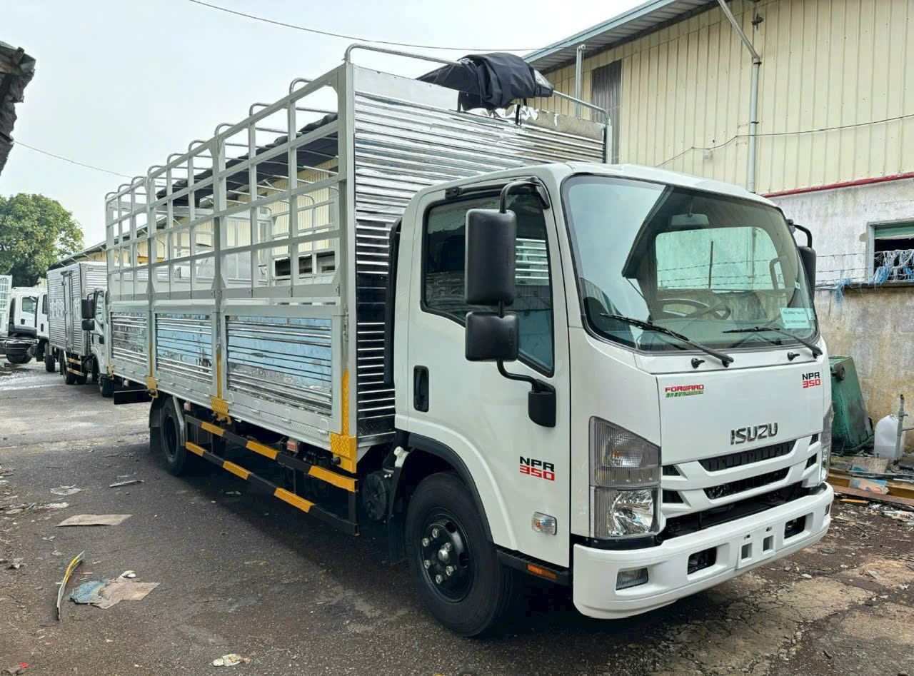 ISUZU NPR350 TẢI 2.5T - 3.5T THÙNG DÀI 6.2M